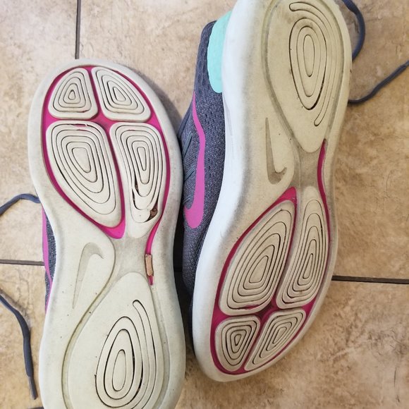 Nike Tennis Shoes - Picture 5 of 5